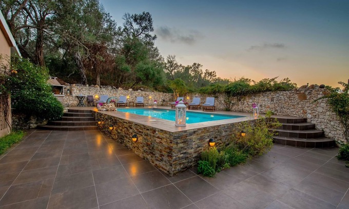 Mpogdanatika Villa | A wonderful private villa with artistic decoration and large ecological pool.