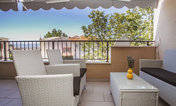 Dugi Rat Apartment | A2 - luxury apt w terrace, gym, jacuzzi & sauna