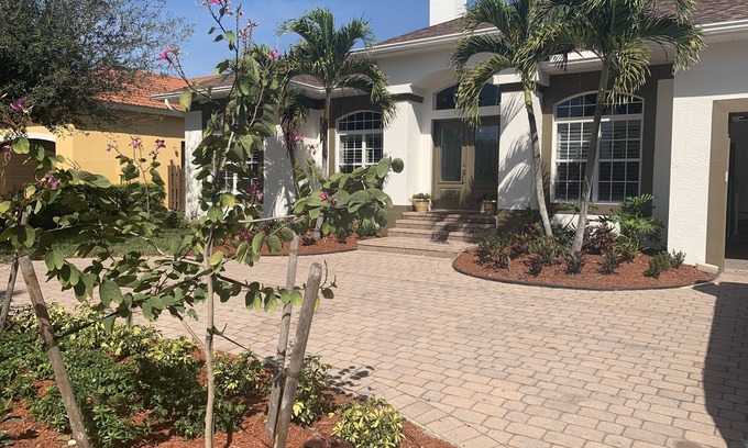 Marco Island House | AAA - MARCO ISLAND LUXURY HOME, WALK TO THE BEACH.