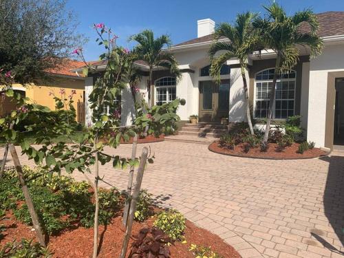 Marco Island Villa | AAA - Marco Island Luxury Home, Walk To The Beach.