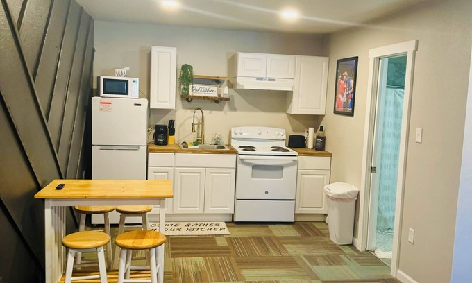 Government Hill Apartment | AAV Downtown Modern Casita