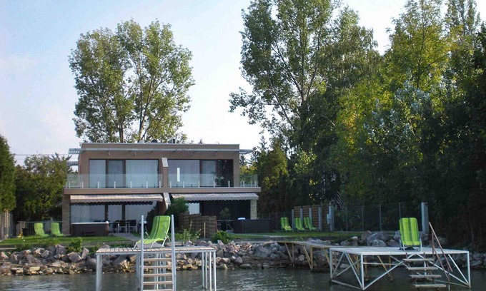 Balatonszarszo House | ABA SEE HOUSE 2 right on the shore