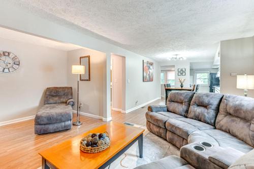 Lansing Apartment | about 2 Mi to Downtown Bright Apt in Lansing!