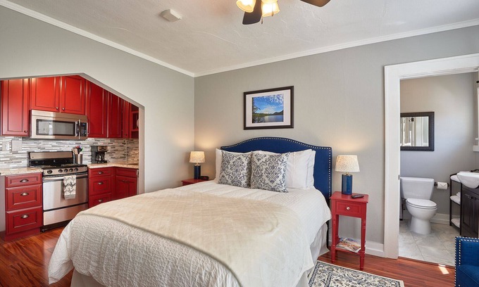 Newberg Apartment | Above the downtown scene stay at the Yamhill Flats: Suite 4