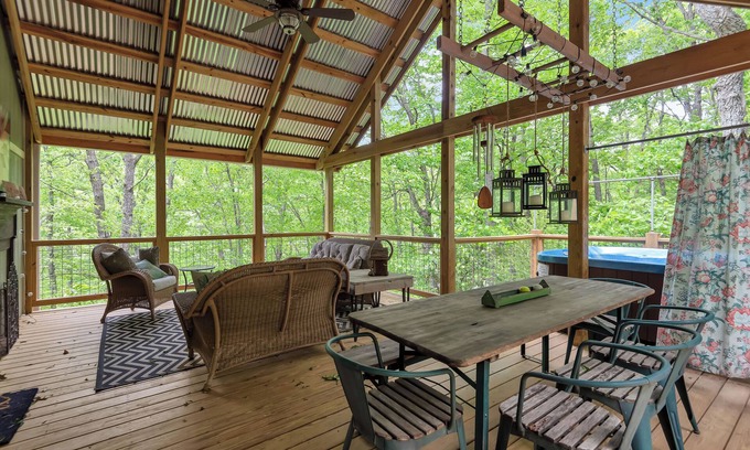 West Jefferson Cottage | Above The New River - Hot Tub + New Listing!