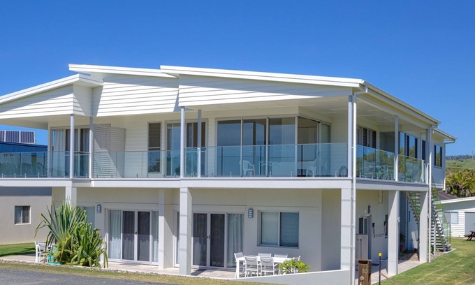 Woolgoolga Apartment | Absolute beachfront location and king bed