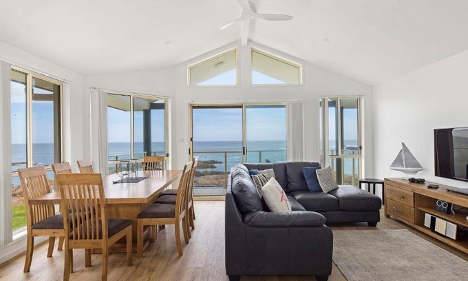 Anna Bay House | Absolute Waterfront Anna Bay