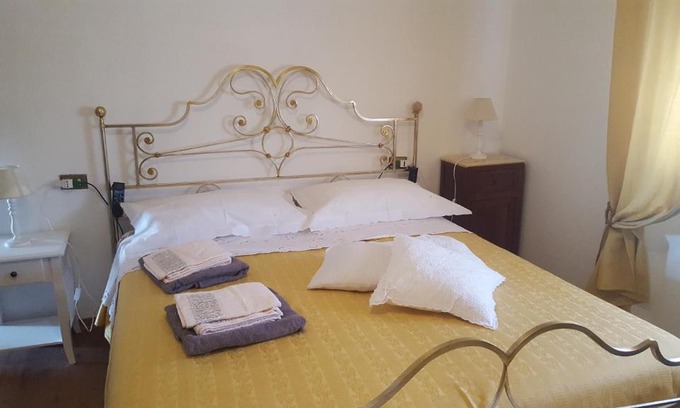 Santo Stefano di Magra Apartment | ABUELA