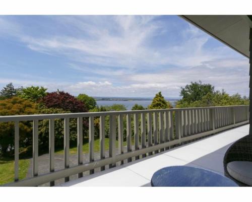 Taupo House | Acacia Bay - Lake and Mountain Views