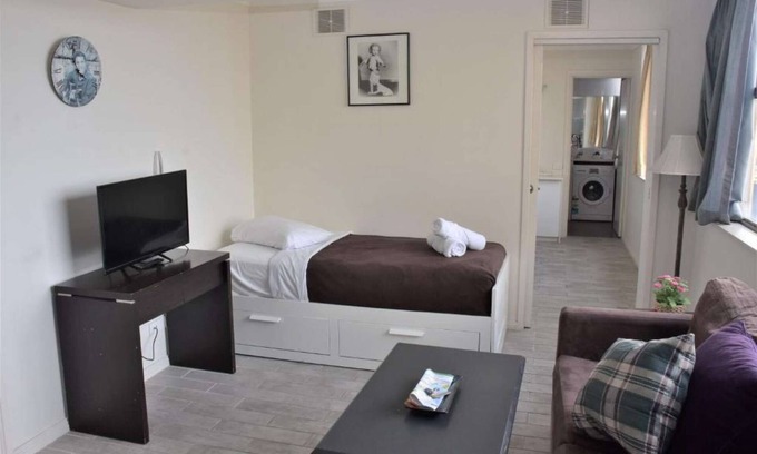 Darlinghurst Apartment | Accommodation Sydney | Hyde Park One-Bedroom Top Floor Apartment with City View