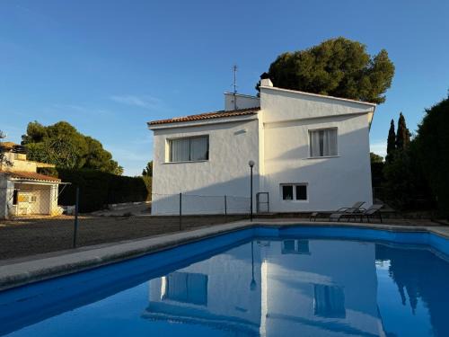 Lliria House | Acogedora casa con piscina