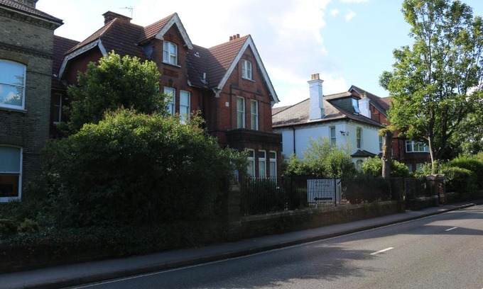Gosport House | Acorn Lodge Guest House - Free parking