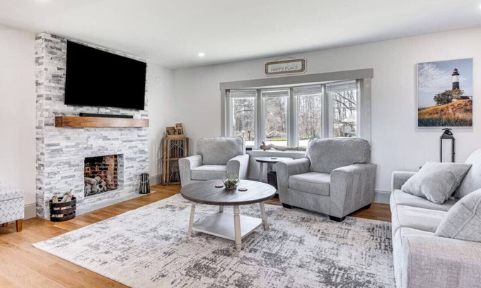 South Eliot House | Acres Away - Spacious Maine Retreat w/Bunkhouse