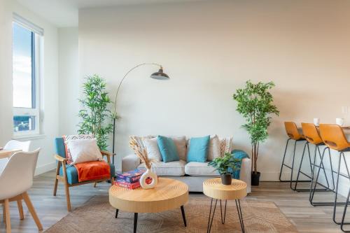 East Orange Apartment | Act Now and Book 2-Queen Bed with NYC View! FREE Parking, Near Train Station