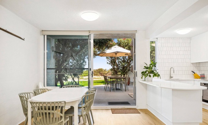 Semaphore Park House | Adelaide Beach Serenity