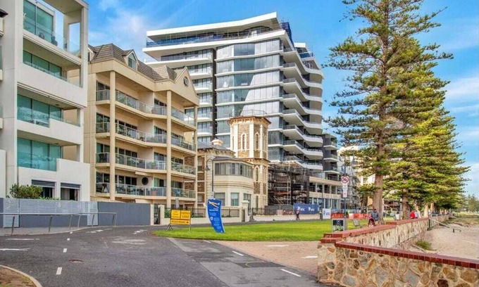 Glenelg Apartment | Adelaide's Seaside Location - Glenelg Beach: Seafield Apartment No. 4, Upstairs, Shared balcony