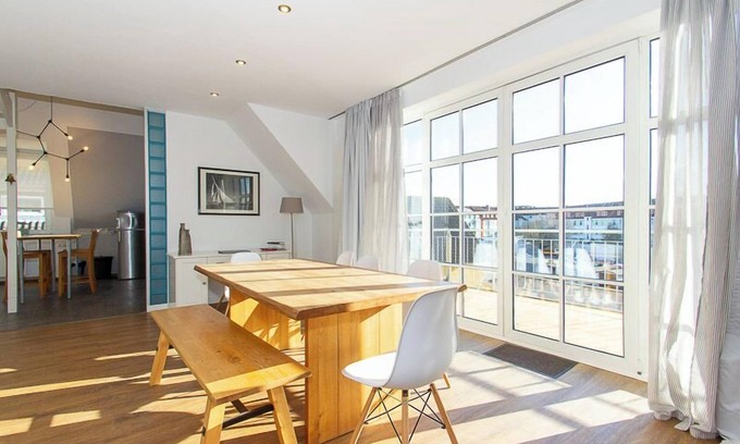 Warnemuende Apartment | Admiralskoje, luxurious duplex apartment centrally and close to the beach in Warnemünde