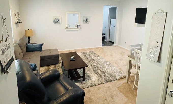 Mira Loma House | Adorable Nautical Inland Empire-Guest House