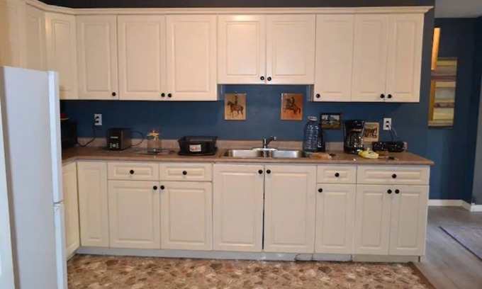 West Newton - Highway 10 House | Adorable spacious 1 bdrm suite