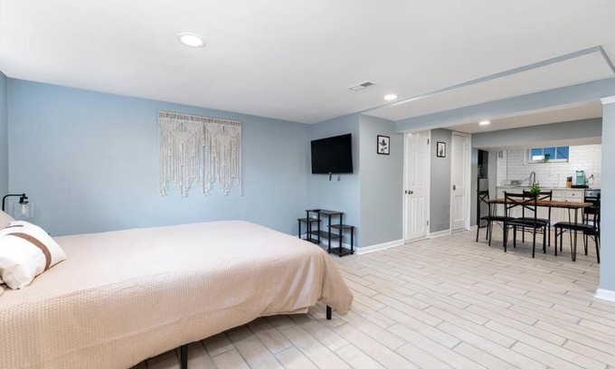 Dundalk Apartment | Adorable Studio unit in Dundalk!