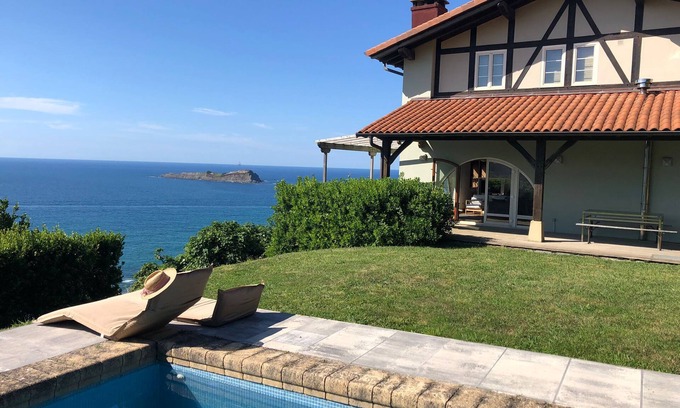 Ibarranguelua House | Adosado en la Costa con Excelentes Vistas al Estuario de Urdaibai