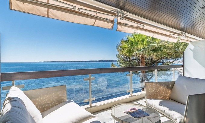Pointe Croisette Apartment | AdrianaII By Terry's Homes Seafront & Seaview