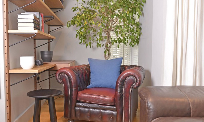 Eastbourne City Centre Apartment | Adults only apartment with balcony & two bathrooms