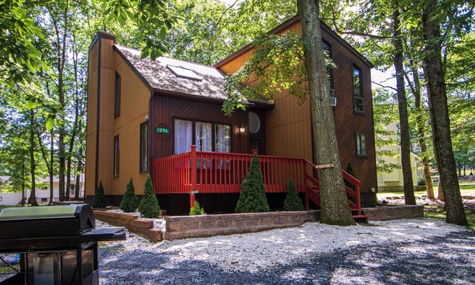 East Stroudsburg House | Adventure Cabin Near The Best of The Poconos