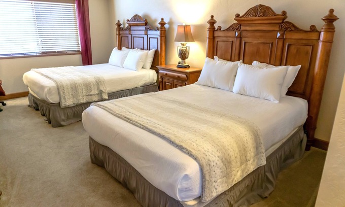 Midway Villa | Adventure Hub~Nordic Ski, Snowmobile & Snow Shoeing Villa 3071