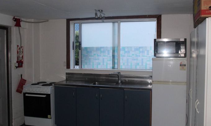 Newtown Apartment | Affordable accommodation near hospital with off street parking