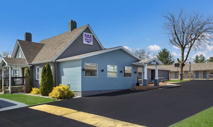 Salem Hotel | Affordable Getaway at Knights Inn Salem! Free Breakfast, Free Parking