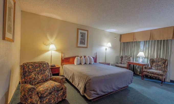 Allison Hotel | Affordable Room Near Scenic Red Rocks Park & Great Outdoor Attractions