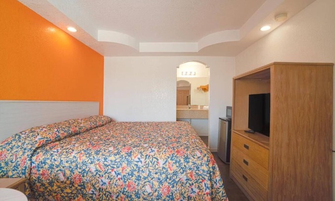 North Beach Hotel | Affordable Stay by Texas Aquarium – Pets Allowed & Parking