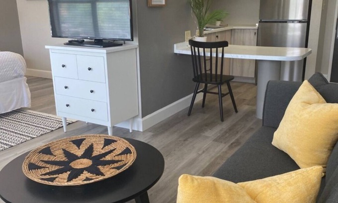 McNeil Apartment | Affordable Vibrant Austin Livingn