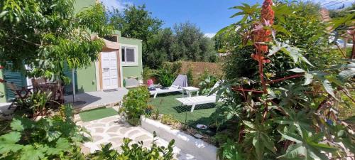 Afionas House | Afionas Das Grüne Haus