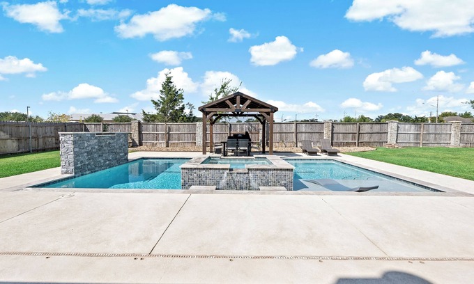 Wellborn House | Aggie Football Rental