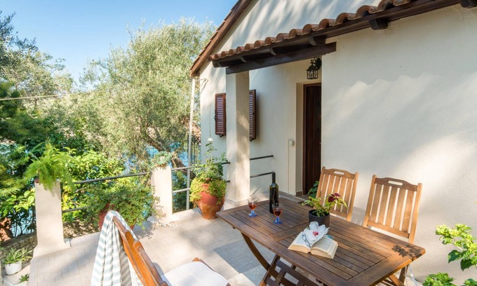 Longos Apartment | Aglaia Studio in Longos