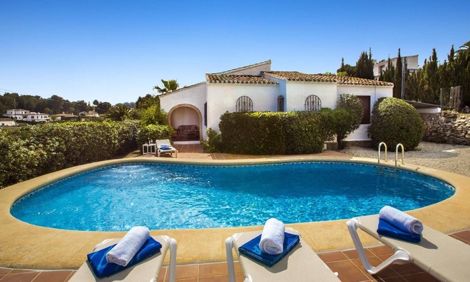 Javea Ski Chalet | Agradable Villa con Piscina