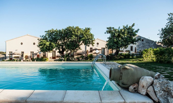 Modica Apartment | AGRITURISMO I5SENSI (Vc) Studio of 45 square meters, with swimming pool.