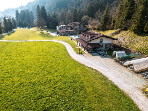 Tavernola House | Agriturismo PratoAlto