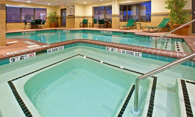 Downtown Indianapolis Apartment | Air-Conditioned Studio Just 15 minutes from Indianapolis International Airport | Pool + 24h Gym