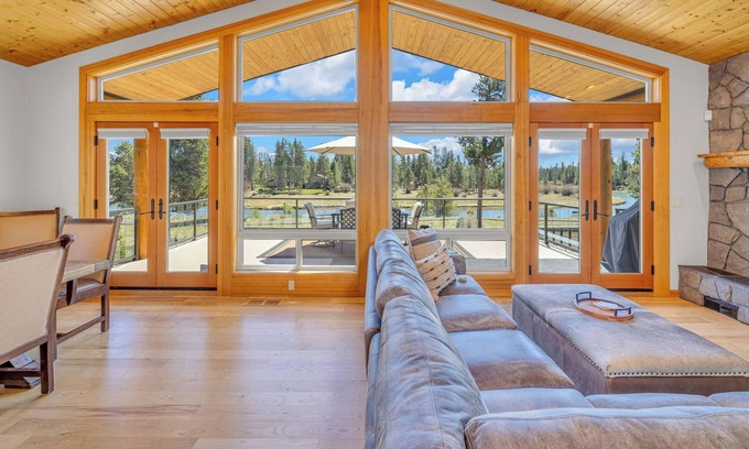 Three Rivers House | Air conditioning, on the Deschutes River, Kids friendly, quiet neighborhood