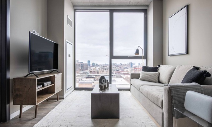 West Loop Apartment | Airy West Loop 1BR w/Pool, Gym, nr. Fulton Market, by Blueground