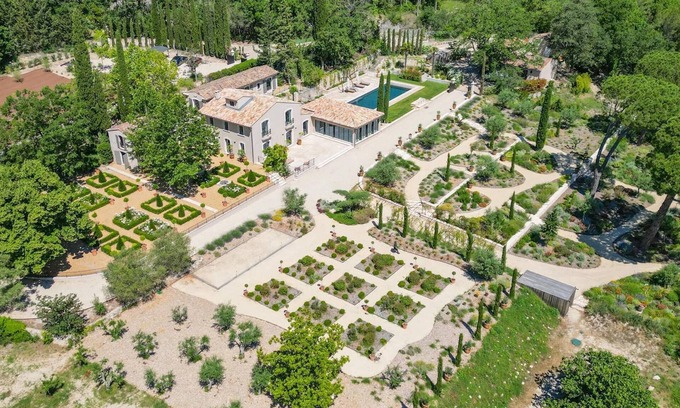 Nord House | Aix en Provence – An exceptional property – Sleeps 10
