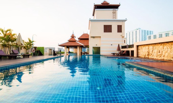 North Pattaya Hotel | Aiyara Palace