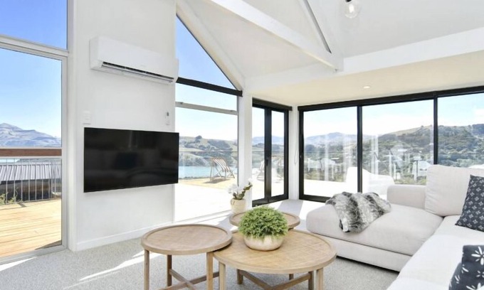 Akaroa Apartment | Akaroa Harbour View-Experience Tranquility in Newly Renovated 3-Bedroom Home
