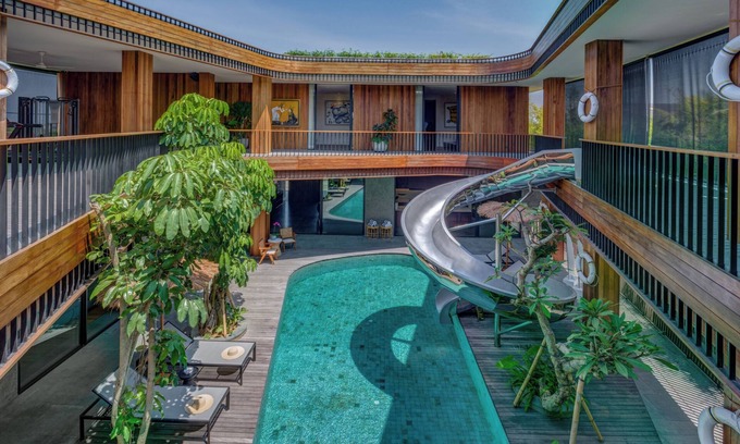 Pererenan Villa | Akashi Residence | 6BR Luxe Villa Pool Slide