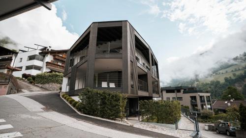 Saltusio Apartment | Aktiv Lodge Meran - Terrace One