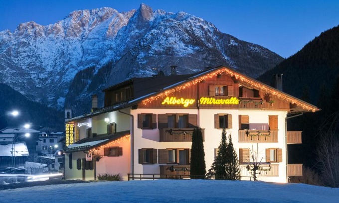 Auronzo di Cadore Hotel | Albergo Miravalle-Tre Cime Views