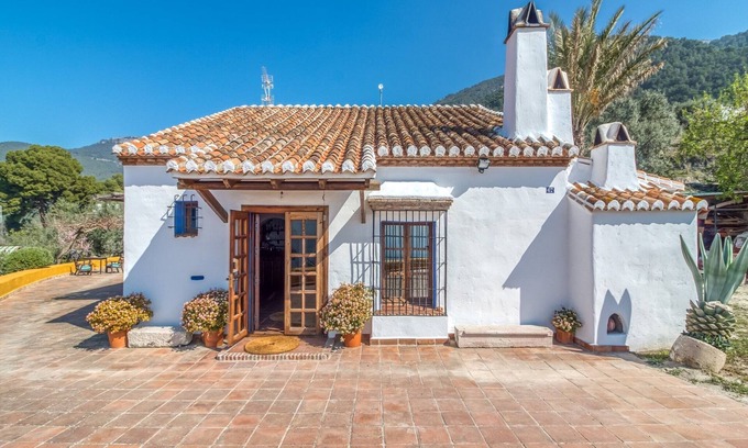 Alcaucin Cottage | Alcaucín Cottage for Families